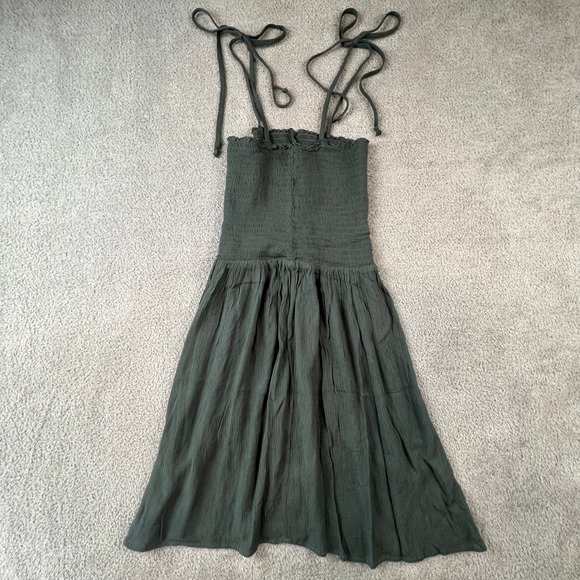 Natural Reflections Dresses & Skirts - Boho Midi Dress Small Women's Natural Reflections Green Smocked Rayon Strap‎